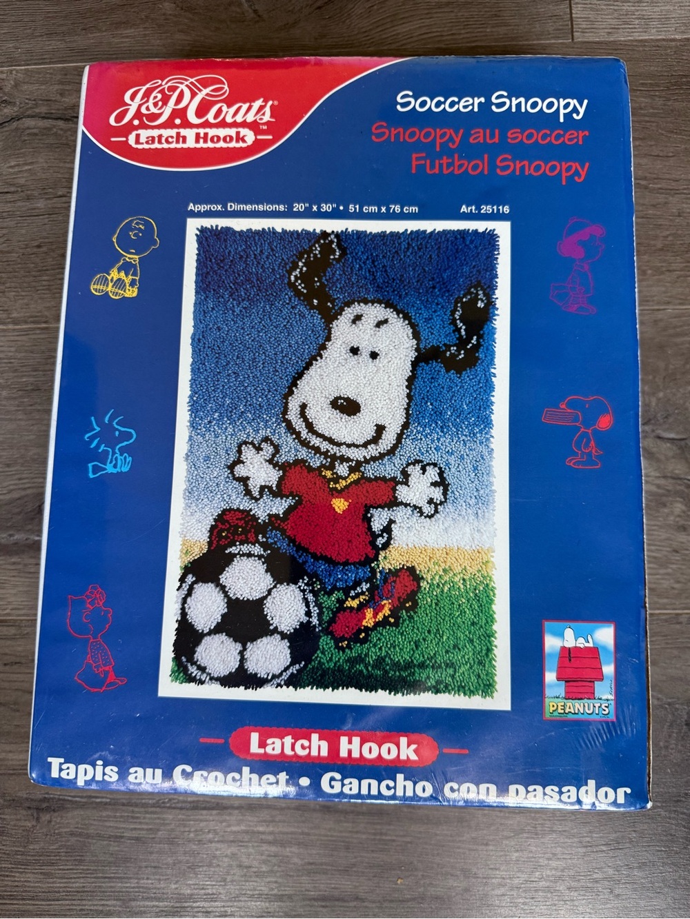 SEALED NEW JP COATS SOCCER SNOOPY LATCH HOOK #25116 PEANUTS 20"x30"